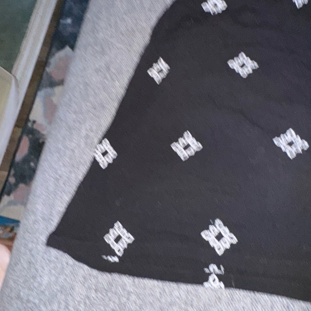 Element Black and White Patterned Crop Top w Open Back - Picture 3 of 13